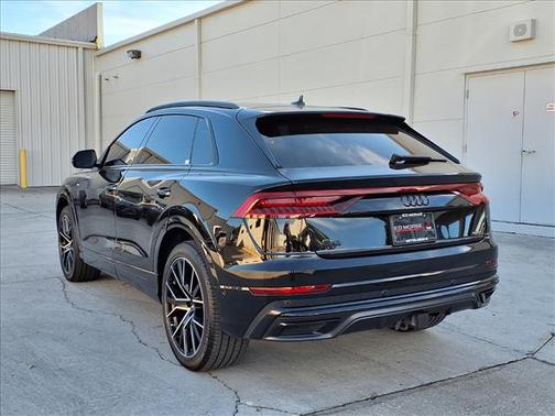 2022 Audi Q8 55 Premium Plus