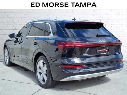 2019 Audi e-tron Premium Plus