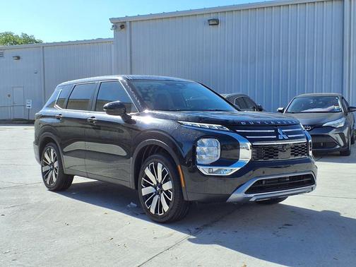 Black Diamond 2026 Mitsubishi Outlander SE S-AWC