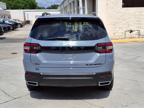 Sonic Gray Pearl 2025 Honda Pilot Black Edition