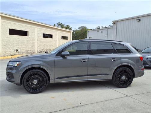 2023 Audi Q7 45 Premium Plus