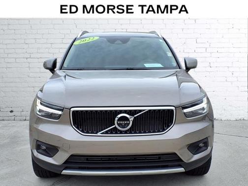 2022 Volvo XC40 T5 Momentum