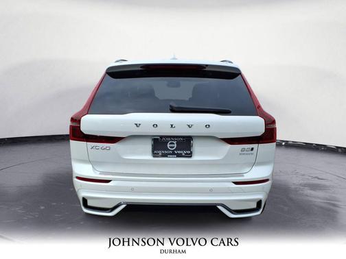 Crystal White Metallic 2026 Volvo XC60 B5 Plus