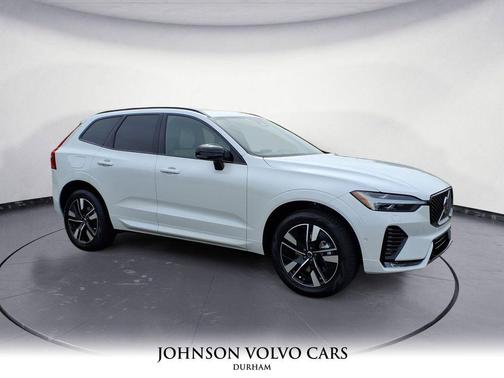 Crystal White Metallic 2026 Volvo XC60 B5 Plus