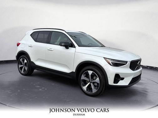 2026 Volvo XC40 Plus, B4 FWD Gas (mild hybrid), Dark