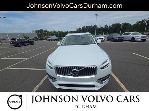 Crystal White Metallic 2022 Volvo XC90 T6 Inscription