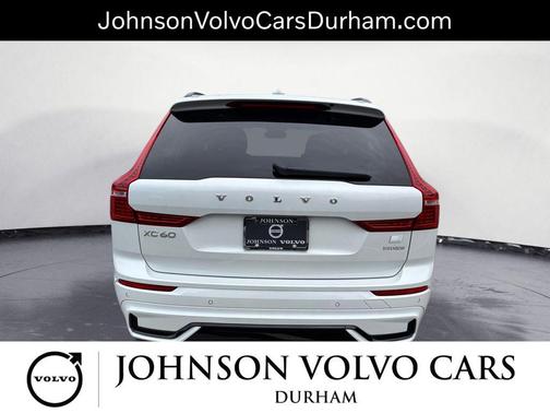 2024 Volvo XC60 Recharge Plug-In Hybrid T8 Core Dark Theme