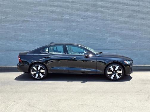 2024 Volvo S60 Recharge Plug-In Hybrid T8 Plus Dark Theme
