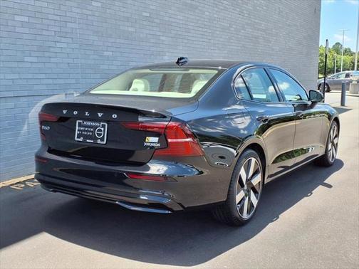 2024 Volvo S60 Recharge Plug-In Hybrid T8 Plus Dark Theme