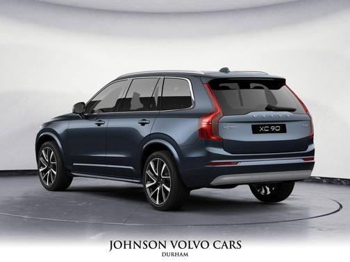 2022 Volvo XC90 T6 Momentum