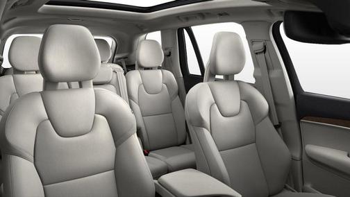 2022 Volvo XC90 T6 Momentum