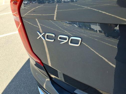 2022 Volvo XC90 T6 Inscription