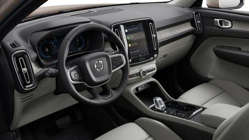 2023 Volvo XC40 B5 Plus Bright Theme