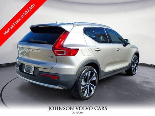 2023 Volvo XC40 B5 Plus Bright Theme