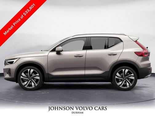 2023 Volvo XC40 B5 Plus Bright Theme