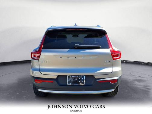 2023 Volvo XC40 B5 Plus Bright Theme