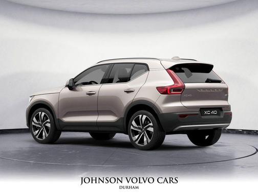 2023 Volvo XC40 B5 Plus Bright Theme