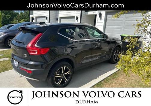 Onyx Black Metallic 2023 Volvo XC40 B5 Plus Bright Theme