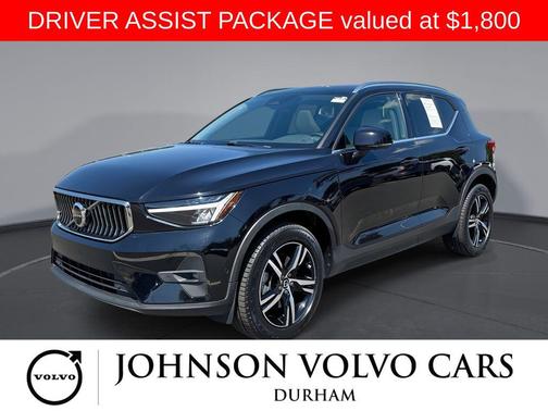 Onyx Black Metallic 2023 Volvo XC40 B5 Plus Bright Theme