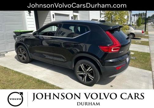 Onyx Black Metallic 2023 Volvo XC40 B5 Plus Bright Theme
