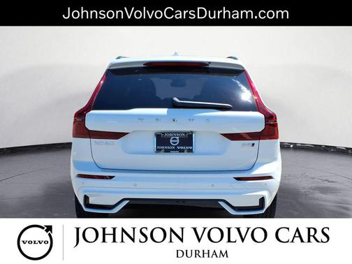 Crystal White Metallic 2026 Volvo XC60 B5 Plus