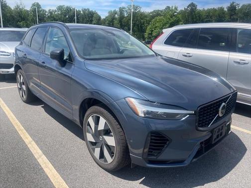 2025 Volvo XC60 Plug-In Hybrid T8 Plus