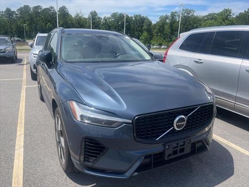 2025 Volvo XC60 Plug-In Hybrid T8 Plus