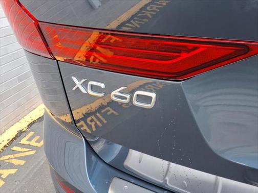 2025 Volvo XC60 Plug-In Hybrid T8 Plus