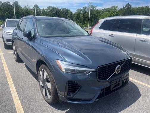 2025 Volvo XC60 Plug-In Hybrid T8 Plus
