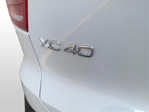 2025 Volvo XC40 B5 Plus Bright Theme