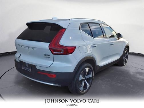 2025 Volvo XC40 B5 Plus Bright Theme