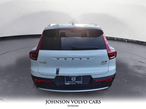 2025 Volvo XC40 B5 Plus Bright Theme