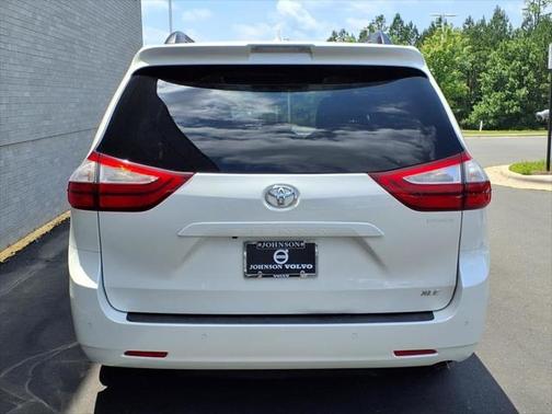 2018 Toyota Sienna XLE