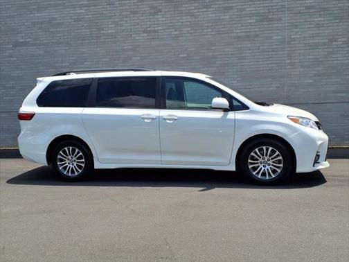 2018 Toyota Sienna XLE