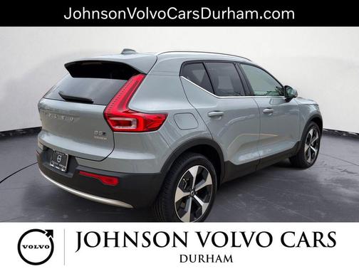 2025 Volvo XC40 B5 Plus Bright Theme