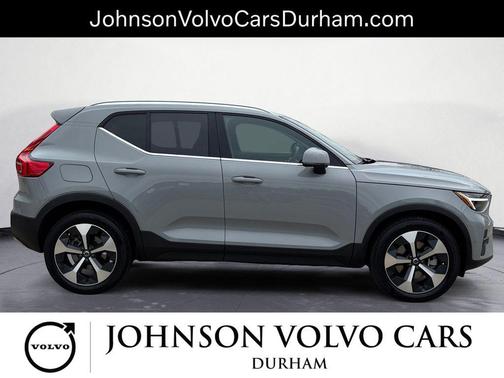 2025 Volvo XC40 B5 Plus Bright Theme