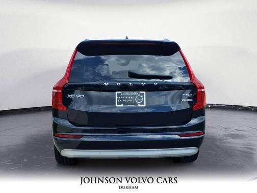 2022 Volvo XC90 T5 Momentum