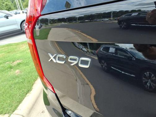 2022 Volvo XC90 T5 Momentum