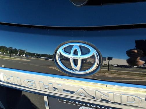 2013 Toyota Highlander SE