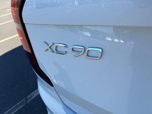 2026 Volvo XC90 Plus, B6 AWD Gas (mild hybrid), Gasoline, Bright, 7 Seats