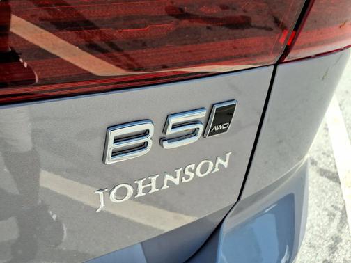 2026 Volvo XC60 B5 Plus