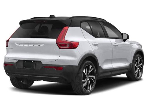 Crystal White Metallic 2021 Volvo XC40 T4 R-Design