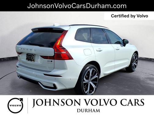 2023 Volvo XC60 B5 Ultimate Dark Theme