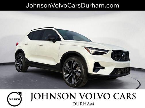 2025 Volvo XC40 B5 Ultra Dark Theme