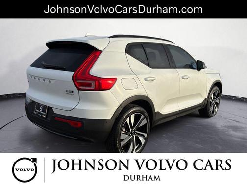 2025 Volvo XC40 B5 Ultra Dark Theme
