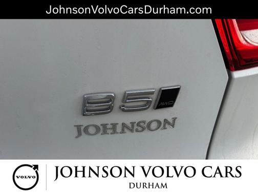 2025 Volvo XC40 B5 Ultra Dark Theme