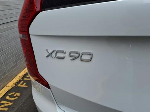 2025 Volvo XC90 Plug-In Hybrid T8 Plus 7-Seater