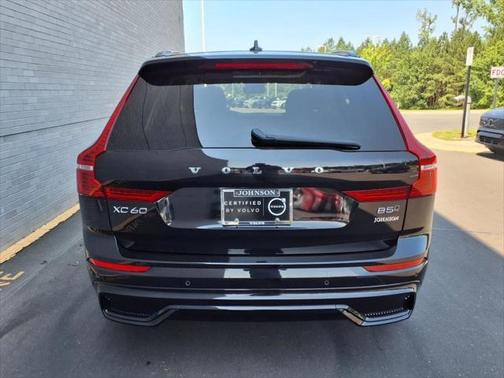 2024 Volvo XC60 B5 Core Dark Theme
