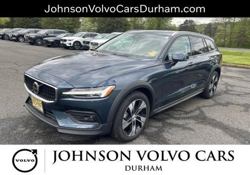 Denim Blue Metallic 2025 Volvo V60 Cross Country B5 Plus