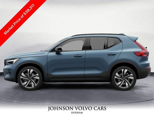 2024 Volvo XC40 B5 Ultimate Dark Theme